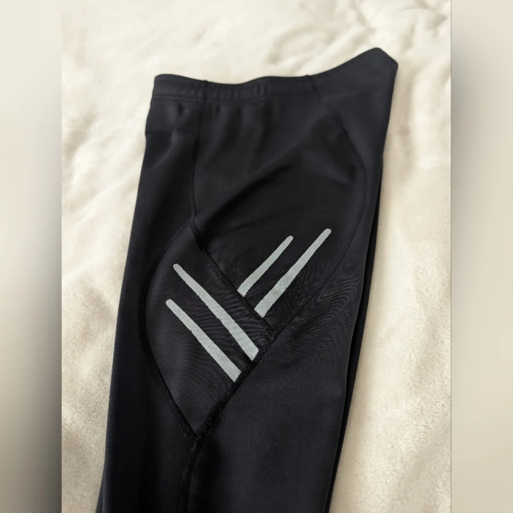SUGOI Black Reflective Trim Thermal Leggings - Picture 3 of 7